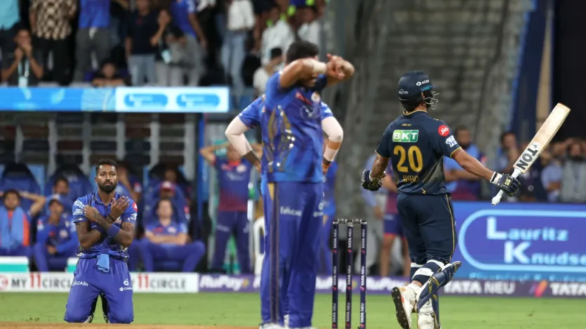5 बार की चैंपियन मुंबई इंडियंस भी 2 बार IPL में आखिरी पायदान पर रह चुकी है। मुंबई इंडियंस ने IPL 2022 और IPL 2024 में 10वें स्थान पर फिनिश किया था। 5 बार की चैंपियन मुंबई इंडियंस भी 2 बार IPL में आखिरी पायदान पर रह चुकी है। मुंबई इंडियंस ने IPL 2022 और IPL 2024 में 10वें स्थान पर फिनिश किया था।