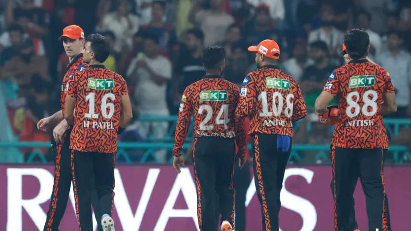 सनराइजर्स हैदराबाद की टीम 2013 से IPL का हिस्सा है और अब तक 2 बार पॉइंट्स टेबल में आखिरी पायदान पर फिनिश किया है। SRH IPL 2021 में 8वें जबकि और IPL 2023 में 10वें स्थान पर रही थी।
सनराइजर्स हैदराबाद की टीम 2013 से IPL का हिस्सा है और अब तक 2 बार पॉइंट्स टेबल में आखिरी पायदान पर फिनिश किया है। SRH IPL 2021 में 8वें जबकि और IPL 2023 में 10वें स्थान पर रही थी।