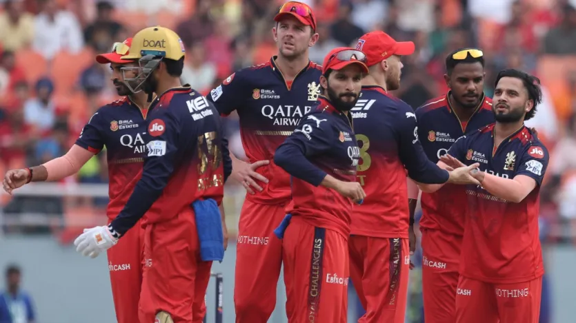 रॉयल चैलेंजर्स बेंगलुरु यानी RCB 2 सीजन आखिरी स्थान पर रही। RCB की टीम ने IPL 2017 और 2019 में पॉइंट्स टेबल में सबसे निचले स्थान पर अपना सफर समाप्त किया। रॉयल चैलेंजर्स बेंगलुरु यानी RCB 2 सीजन आखिरी स्थान पर रही। RCB की टीम ने IPL 2017 और 2019 में पॉइंट्स टेबल में सबसे निचले स्थान पर अपना सफर समाप्त किया।