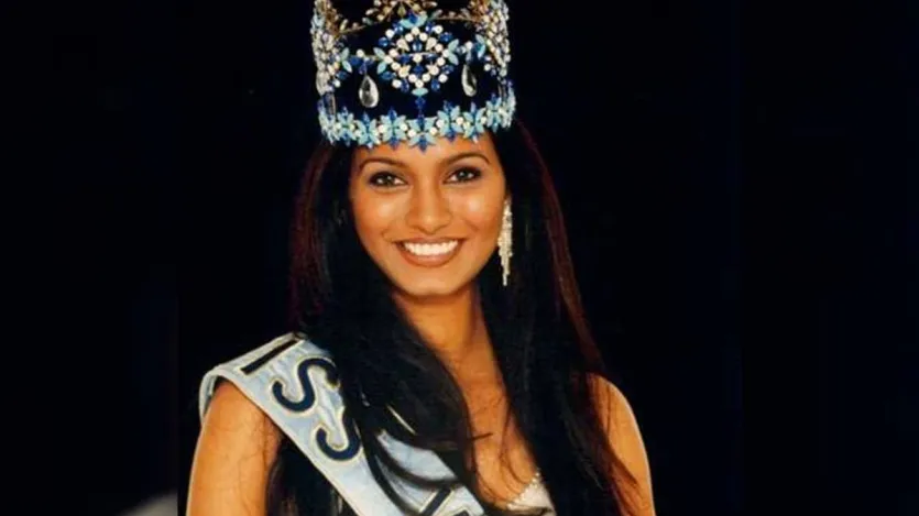डायना हेडन- ऐश्वर्या राय की सफलता के बाद डायना हेडन ने 1997 में मिस वर्ल्ड का खिताब जीता। डायना ने होस्टिंग और एक्टिंग में अपना करियर बनाया और अब वह फिल्मों से दूर अपनी पर्सनल लाइफ एंजॉय कर रही हैं। डायना हेडन- ऐश्वर्या राय की सफलता के बाद डायना हेडन ने 1997 में मिस वर्ल्ड का खिताब जीता। डायना ने होस्टिंग और एक्टिंग में अपना करियर बनाया और अब वह फिल्मों से दूर अपनी पर्सनल लाइफ एंजॉय कर रही हैं।