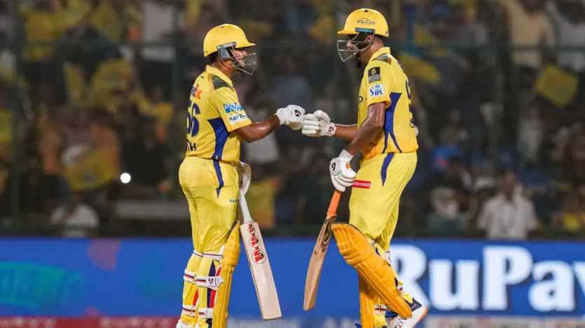 38 वर्षीय रविचंद्रन अश्विन को भी CSK ने बड़ी उम्मीदों के साथ मेगा ऑक्शन में 9.75 करोड़ में खरीदा था। लेकिन वह टीम के भरोसे पर खड़ा नहीं उतर सका। आईपीएल 2025 में अश्विन को 9 मैचों में खेलने का मौका मिला, लेकिन वहां वो सिर्फ 7 विकेट लेने में कामयाब हो सके। वहीं उन्होंने 9 से अधिक की इकॉनमी रेट से रन लुटाए। इस दिग्गज स्पिनर को भी चेन्नई आईपीएल 2026 से पहले रिलीज कर सकती है। 38 वर्षीय रविचंद्रन अश्विन को भी CSK ने बड़ी उम्मीदों के साथ मेगा ऑक्शन में 9.75 करोड़ में खरीदा था। लेकिन वह टीम के भरोसे पर खड़ा नहीं उतर सका। आईपीएल 2025 में अश्विन को 9 मैचों में खेलने का मौका मिला, लेकिन वहां वो सिर्फ 7 विकेट लेने में कामयाब हो सके। वहीं उन्होंने 9 से अधिक की इकॉनमी रेट से रन लुटाए। इस दिग्गज स्पिनर को भी चेन्नई आईपीएल 2026 से पहले रिलीज कर सकती है।