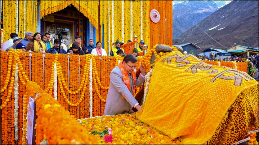 अगर आप भी केदारनाथ जाने का प्लान बना रहे हैं तो मई या जून के पहले हफ्ते में दर्शन करने का प्लान बना लें। इस वक्त मौसम अच्छा रहता है और बारिश बहुत ज्यादा नहीं होती है। मई आखिर और जून जुलाई में यहां बारिश की वजह से लैंडस्लाइड का खतरा बढ़ जाता है। अगर आप भी केदारनाथ जाने का प्लान बना रहे हैं तो मई या जून के पहले हफ्ते में दर्शन करने का प्लान बना लें। इस वक्त मौसम अच्छा रहता है और बारिश बहुत ज्यादा नहीं होती है। मई आखिर और जून जुलाई में यहां बारिश की वजह से लैंडस्लाइड का खतरा बढ़ जाता है।