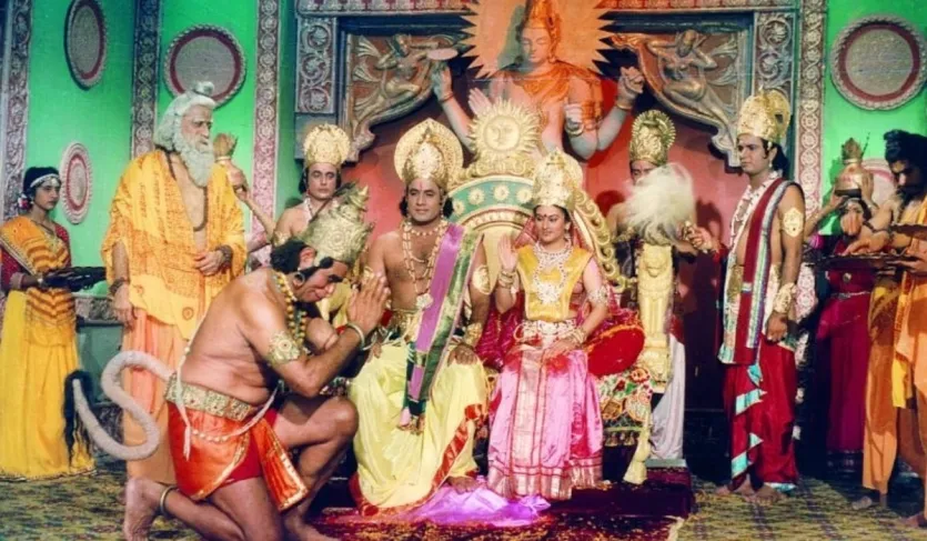 भारत में टेलीविजन धारावाहिक देखने का क्रेज लोगों में इतना ज्यादा था कि वह दूसरों के घर जाकर देखा करते थे। अमेरिका और ब्रिटेन में 1950 के दशक में ही शो प्रसारित होने लगे थे, वहीं भारत में टीवी शो 1970 और 1980 के दशक में चर्चा में आए। लेकिन, 80 के दशक से 2000 के दशक के बीच के उस दौर को अक्सर भारतीय टेलीविजन का स्वर्णिम काल कहा जाता है क्योंकि यही वह समय था जब अधिकांश शो ने कई रिकॉर्ड बनाए थे। उनमें से एक इतना लोकप्रिय था कि जब यह प्रसारित होता था तो सड़कें खाली हो जाती थीं।