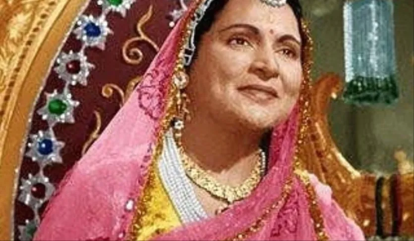 After her death, some family members supported Durga Khote, but she soon realized that she could not depend on others. He understood that he would have to find a way to maintain his family. Being educated, Durga Khote started teaching tuition to the children, which helped them to run home expenses and maintain their family. After her death, some family members supported Durga Khote, but she soon realized that she could not depend on others. He understood that he would have to find a way to maintain his family. Being educated, Durga Khote started teaching tuition to the children, which helped them to run home expenses and maintain their family.