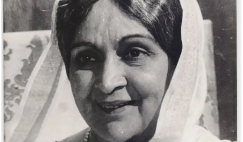 Durga Khote raised her two sons Bakul and Harin alone. Both sons were happy, although he had to suffer the grief of Harin's death, who died at the age of 40. Harin's widow Vijaya Jaywant later married Parsi filmmaker Farooq Mehta and became famous as Vijaya Mehta. Durga Khote raised her two sons Bakul and Harin alone. Both sons were happy, although he had to suffer the grief of Harin's death, who died at the age of 40. Harin's widow Vijaya Jaywant later married Parsi filmmaker Farooq Mehta and became famous as Vijaya Mehta.