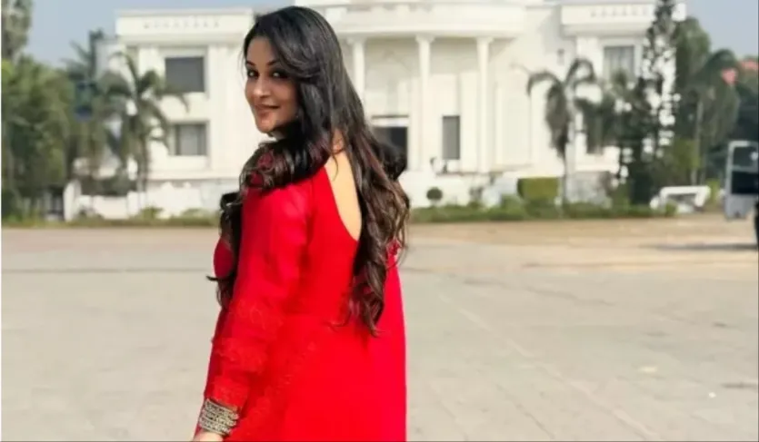 दीपिका कक्कड़ टेलीविजन इंडस्ट्री की सबसे पसंदीदा अभिनेत्रियों में से एक हैं। वह 'ससुराल सिमर का' और 'कहां हम कहां तुम' में अपनी महत्वपूर्ण भूमिकाओं के लिए जानी जाती हैं। उनकी लोकप्रियता इतनी थी कि जब एक्ट्रेस ने रियलिटी शो 'बिग बॉस 12' में भाग लिया, तो उनके प्रशंसकों ने पूरे सीजन में उनका जमकर सपोर्ट किया और उन्हें इस शो का विनर बना दिया।
