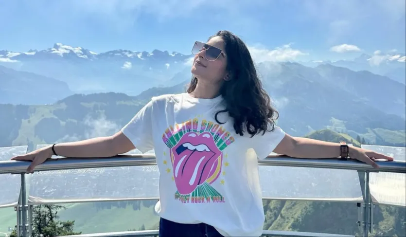 एश्वर्या ने अपने साथ हुए कास्टिंग काउच के बारे में कहा कि एक प्रोड्यूसर ने उन्हें लोखंडवाला बैक रोड पर मिलने के लिए बुलाया था। एक्ट्रेस जब वहां पहुंचने के बाद गाड़ी में बैठी तो प्रोड्यूसर ने ऐश्वर्या के साथ गंदी हरकत करना शुरू कर दी। एक्ट्रेस ने प्रोड्यूसर को रोकने की कोशिश कि तो प्रोड्यूसर ने कहा कि बिना समझौता किए उन्हें इंडस्ट्री में काम नहीं मिलेगा।