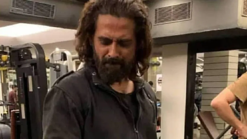 मुकुल जब 8वीं कक्षा में थे, तभी मनोरंजन की दुनिया से उनका नाता जुड़ गया था। उस समय उन्होंने दूरदर्शन के एक डांस शो में माइकल जैक्सन स्टाइल में परफॉर्म करके खूब तारीफ लूटी थी।