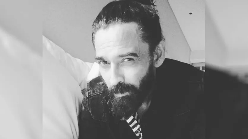 हालांकि, उन्होंने सीधे फिल्मी दुनिया का रुख नहीं किया। पहले उन्होंने इंदिरा गांधी राष्ट्रीय उड़ान अकादमी से पायलट की ट्रेनिंग ली और हवाई जहाज उड़ाना सीखा। लेकिन, फिर पायलट का करियर छोड़ एक्टिंग के सफर में निकल पड़े।