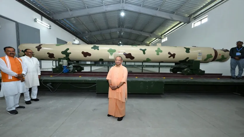 If we talk about the power of BrahMos, BrahMos is a supersonic cruise missile. Its speed is from Mac 2.8 to Mac 3.0. In the common language, it runs at a speed of 3700 kmph or 1 km per second. If we talk about the power of BrahMos, BrahMos is a supersonic cruise missile. Its speed is from Mac 2.8 to Mac 3.0. In the common language, it runs at a speed of 3700 kmph or 1 km per second.