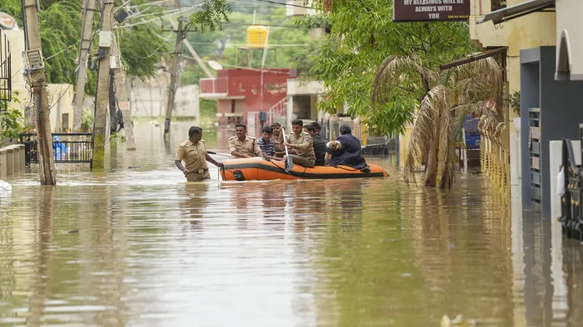 आईएमडी के बयान के अनुसार, बागलकोट, बेंगलुरु शहरी, बेंगलुरु ग्रामीण, बेलगाम, चिक्कबल्लापुर, धारवाड़, गडग, ​​कोलार, कोप्पल, विजयनगर जिले आज बारिश से प्रभावित रहेंगे। 