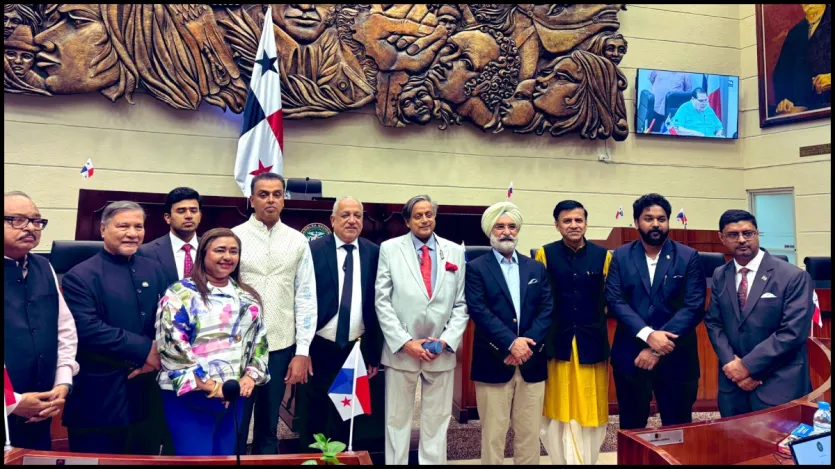 शशि थरूर ने कहा कि आतंकवादियों और पाकिस्तान ने बार-बार भारत पर हमला करना इसलिए चुना है, क्योंकि उनका मानना है कि वे उस क्षेत्र (कश्मीर) को चाहते हैं, जिसे नई दिल्ली नियंत्रित करता है। उन्होंने कहा, 