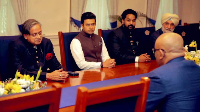 शशि थरूर के डेलिगेशन में शांभवी चौधरी (लोक जनशक्ति पार्टी), सरफराज अहमद (झारखंड मुक्ति मोर्चा), जीएम हरीश बलयागी (तेलुगु देशम पार्टी), शशांक मणि त्रिपाठी, तेजस्वी सूर्या, भुवनेश्वर के लता (सभी बीजेपी से), मलिंद देवड़ा (शिवसेना) और अमेरिका में पूर्व भारतीय राजदूत तरनजीत सिंह संधू शामिल हैं।
