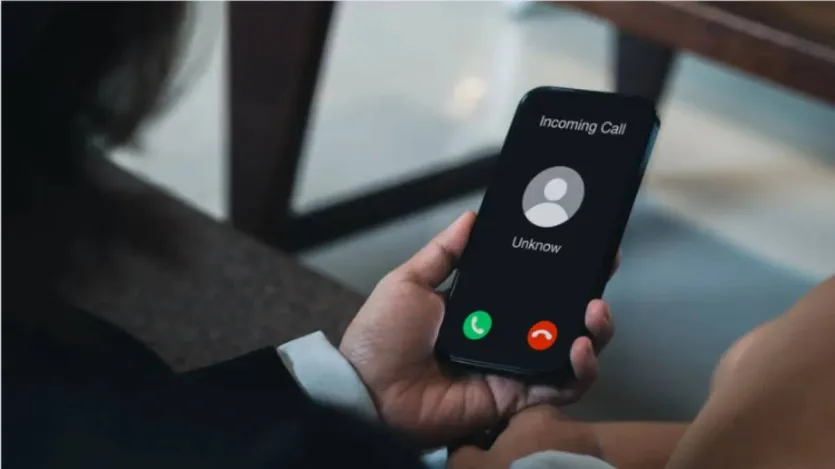 टेलीकॉम कंपनियों को रिप्रजेंट करने वाली एजेंसी COAI ने कहा कि फर्जी कॉल्स अब OTT पर शिफ्ट हो रहे हैं। इसके लिए सख्त एक्शन लेने की जरूरत है। OTT के जरिए किए जाने वाले फर्जी कॉल्स नजर में नहीं आते हैं। COAI और लंदन बेस्ड एजेंसी GSMA दोनों ही OTT को रेगुलेटरी के दायरे में लाने के पक्ष में है। टेलीकॉम कंपनियों को रिप्रजेंट करने वाली एजेंसी COAI ने कहा कि फर्जी कॉल्स अब OTT पर शिफ्ट हो रहे हैं। इसके लिए सख्त एक्शन लेने की जरूरत है। OTT के जरिए किए जाने वाले फर्जी कॉल्स नजर में नहीं आते हैं। COAI और लंदन बेस्ड एजेंसी GSMA दोनों ही OTT को रेगुलेटरी के दायरे में लाने के पक्ष में है।