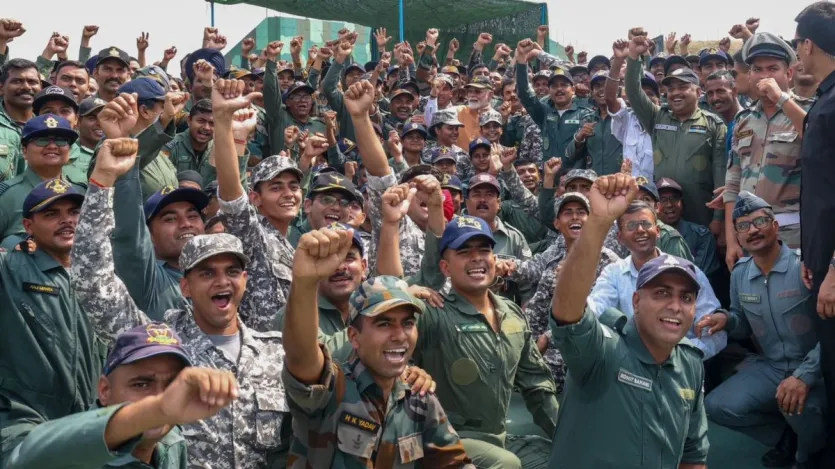 पीएम मोदी ने कल शाम को देश को संबोधित करते समय यह स्पष्ट कर दिया था कि टेरर और टॉक एक साथ नहीं हो सकते, टेरर और ट्रेड, एक साथ नहीं चल सकते और पानी और खून भी एक साथ नहीं बह सकता।