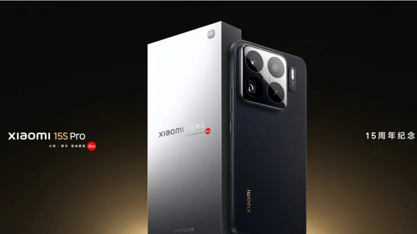 Xiaomi 15s Pro में ट्रिपल कैमरा सेटअप मिलता है। इसमें 50MP का मेन OIS कैमरा दिया गया है। इसके साथ 50MP का अल्ट्रा वाइड एंगल कैमरा और 50MP का टेलीफोटो कैमरा मिलेगा, जो 5x ऑप्टिकल जूम को सपोर्ट करता है। इसमें 32MP का सेल्फी कैमरा दिया गया है। फोन में इन-डिस्प्ले फिंगरप्रिंट सेंसर और इंफ्रारेड सेंसर जैसे फीचर्स दिए गए हैं।