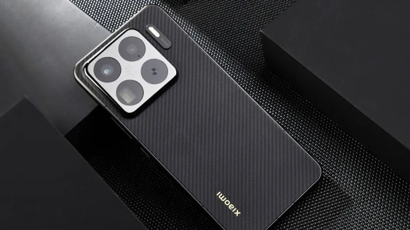 Xiaomi 15S Pro दो स्टोरेज वेरिएंट्स में आता है। इसके शुरुआती 16GB + 512GB स्टोरेज वेरिएंट की कीमत 5499 yuan (लगभग 65,610 रुपये) है। वहीं, इसका टॉप 16GB + 1TB स्टोरेज वाला वेरिएंट 5999 yuan (लगभग 71,580 रुपये) में आता है।  यह फोन ड्रैगन स्केल फाइबर वर्जन और फार स्काई ब्लू कलर में आता है। इसे फिलहाल चीनी बाजार में पेश किया गया है।