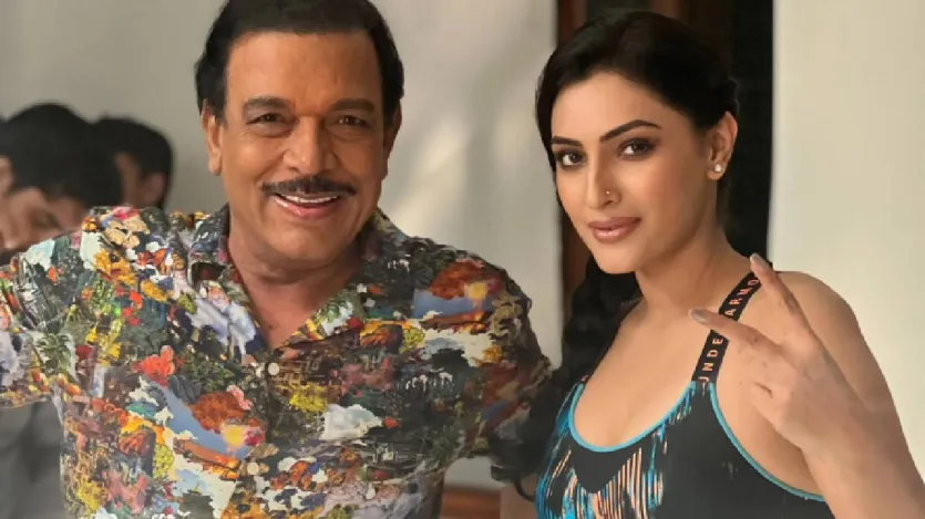 शिवांगी के पोस्ट बाद उनके और गोविंद नामदेव के बीच रोमांस की चर्चा होने लगी। हालांकि, गोविंद नामदेव का कहना है कि ये तस्वीरें फिल्म प्रमोशन का हिस्सा थीं। इसके साथ ही उन्होंने अभिनेत्री पर आरोप लगाए थे कि उन्होंने उनसे डिसकस किए बिना ही ये तस्वीरें शेयर कर दी थी, जिसे लेकर लोगों में गलतफहमी पैदा हुई।