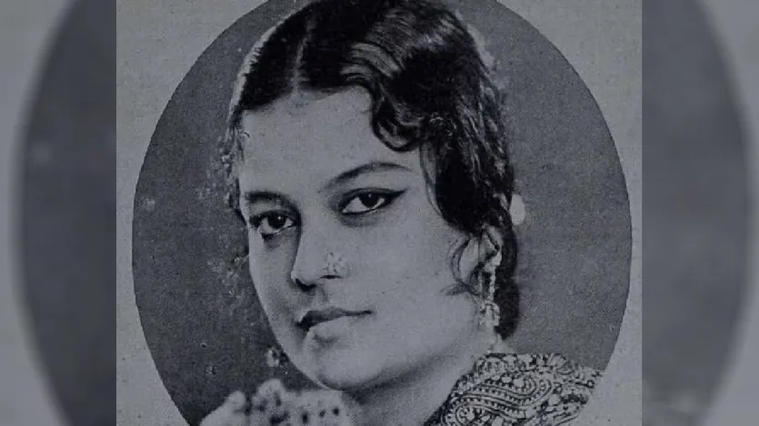तंजावुर राधाकृष्णन राजयी की दादी कुजालम्बल अपने समय की प्रसिद्ध कर्नाटक गायिका थीं। यह परिवार तमिलनाडु के सांस्कृतिक केंद्र तंजावुर से आया और 1930 में इस परिवार की पहली सदस्य एस.पी.एल. धनलक्ष्मी ने सिनेमा की दुनिया में कदम रखा।