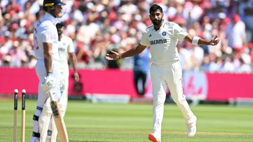 आईसीसी वर्ल्ड टेस्ट चैंपियनशिप की शुरुआत होने के बाद से अब तक इसके तीन संस्करण जहां खत्म हो चुके हैं, तो वहीं अभी चौथा संस्करण चल रहा है। WTC के इतिहास में अब तक एक से एक गेंदबाजी प्रदर्शन मैदान पर देखने को मिले हैं, जिसमें हम आपको उन टॉप-5 बॉलर्स के बारे में बताने जा रहे हैं, जिन्होंने सबसे ज्यादा बार एक पारी में 5 विकेट हॉल लेने का कारनामा किया है।