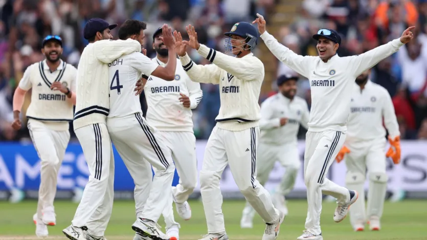 खेल की दुनिया में साल 2025 अब तक कुछ ऐसे चौंकाने वाले परिणाम लेकर आया है, जिसकी उम्मीद फैंस को भी नहीं थी। इसमें आरसीबी का पहली बार आईपीएल ट्रॉफी जीतने से लेकर साउथ अफ्रीका का आईसीसी ट्रॉफी जीतना शामिल है। ऐसे में हम आपको उन 5 परिणामों के बारे में बताने जा रहे हैं, जिन्होंने सबसे ज्यादा चौंकाया। खेल की दुनिया में साल 2025 अब तक कुछ ऐसे चौंकाने वाले परिणाम लेकर आया है, जिसकी उम्मीद फैंस को भी नहीं थी। इसमें आरसीबी का पहली बार आईपीएल ट्रॉफी जीतने से लेकर साउथ अफ्रीका का आईसीसी ट्रॉफी जीतना शामिल है। ऐसे में हम आपको उन 5 परिणामों के बारे में बताने जा रहे हैं, जिन्होंने सबसे ज्यादा चौंकाया।