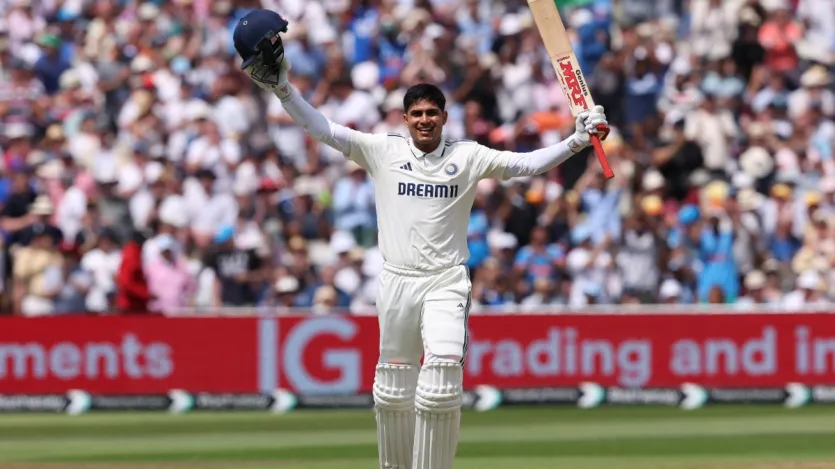 शुभमन गिल इस दिग्गज क्लब का हिस्सा बनने वाले नए खिलाड़ी हैं। गिल टेस्ट क्रिकेट से पहले वनडे फॉर्मेट में दोहरा शतक लगाने में कामयाब हो चुके थे। वहीं अब इंग्लैंड के खिलाफ एजबेस्टन टेस्ट मैच में उनकी 269 रनों की पारी ने उन्हें इस लिस्ट में शामिल करा दिया। गिल टेस्ट और वनडे में अब तक एक-एक डबल सेंचुरी लगा चुके हैं।