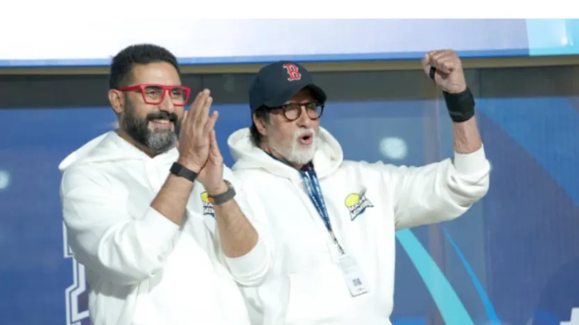 अमिताभ बच्चन सोशल मीडिया पर अपने बेटे अभिषेक बच्चन के लिए अपनी प्रशंसा और गर्व व्यक्त करने से कभी नहीं कतराते। फिल्म कालीधर लापता में अभिषेक के अभिनय के लिए मिल रही प्रशंसा ने अमिताभ को खास तौर पर प्रभावित किया है। इतना ही नहीं अमिताभ बच्चन ने इस फिल्म में अभिषेक बच्चन की एक्टिंग को खूब सराहा है और बताया कि उनका दिल गर्व से भर गया है। शनिवार को अमिताभ ने अपने एक्स हैंडल पर लिखा, 'अभिषेक और फिल्म कालीधर लापता के लिए मिल रही प्रशंसा के साथ.. मेरे दिल और दिमाग में मेरे बेटे के लिए गर्व के पहाड़ भर गए हैं।' 