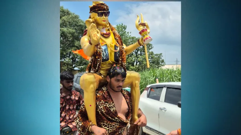 इस बार के कांवड़ शिविर भी कुछ हटकर नजर आ रहे हैं। खाने-पीने और ठंडे पानी की व्यवस्था तो है ही, साथ ही 'हुक्का' भी कुछ जगहों पर आकर्षण बना हुआ है।