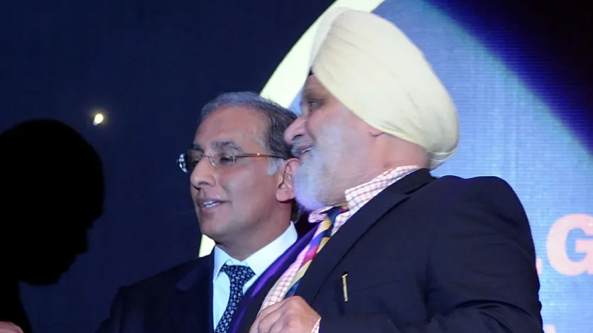 बिशन सिंह बेदी ने टेस्ट क्रिकेट के 67 मैचों में कुल 1096 ओवर्स फेंके हैं। वह भारत के लिए टेस्ट क्रिकेट में सबसे ज्यादा मेडन ओवर्स फेंकने के मामले में दूसरे नंबर पर हैं।