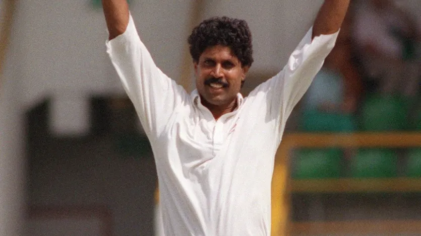 এই তালিকায় দ্বিতীয় স্থানে রয়েছে টিম ইন্ডিয়ার প্রাক্তন অধিনায়ক কপিল দেবের নাম। কপিল দেবও তার ক্যারিয়ারে এই মাঠে মোট ৪টি ম্যাচ খেলেছেন, যেখানে তিনি ১৭টি উইকেট নিয়েছেন। তিনি এই মাঠে একবার পাঁচ উইকেটও নিয়েছেন এবং এখানে এক ইনিংসে তার সেরা পারফর্ম্যান্স ১২৫ রানে ৫ উইকেট।