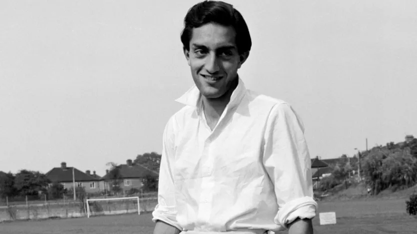 मंसूर अली खान पटौदी ने भारतीय कप्तान के तौर पर 1964 में इंग्लैंड के खिलाफ टेस्ट मैच में दोहरा शतक लगाया था, तब उन्होंने 203 रनों की पारी खेली थी। उन्होंने अपनी पारी में 23 चौके और दो छक्के लगाए थे।