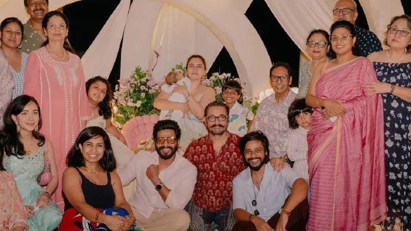 ज्वाला गुट्टा ने अपनी बेटी के नामकरण सेरेमनी की तस्वीरें शेयर करते हुए बेटी का नाम रिवील किया है। उन्होंने बताया कि उनकी नन्ही परी का नाम 'मीरा' है और उसे ये नाम खुद सुपरस्टार आमिर खान ने दिया है।