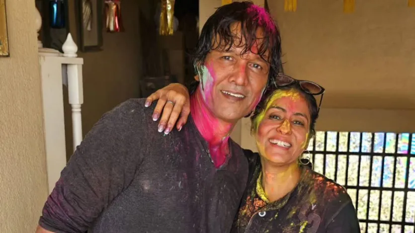 कृष्ण कुमार मेनन, शायद आपने ये नाम कम ही सुना हो, लेकिन के के मेनन का नाम आप जरूर सुने होंगे। ये नाम हिंदी सिनेमा के उन चंद कलाकारों में गिना जाता है, जिनका अभिनय सधा हुआ, गहरा और दर्शकों के दिल को छू जाने वाला होता है। 'हैदर', 'ब्लैक फ्राइडे', 'गुलाल', 'भेजा फ्राई 2' और 'लाइफ इन अ मेट्रो' जैसी फिल्मों में उनकी अलग-अलग भूमिकाएं इस बात की मिसाल हैं कि वे हर किरदार को कितनी शिद्दत और सच्चाई से निभाते हैं।
 कृष्ण कुमार मेनन, शायद आपने ये नाम कम ही सुना हो, लेकिन के के मेनन का नाम आप जरूर सुने होंगे। ये नाम हिंदी सिनेमा के उन चंद कलाकारों में गिना जाता है, जिनका अभिनय सधा हुआ, गहरा और दर्शकों के दिल को छू जाने वाला होता है। 'हैदर', 'ब्लैक फ्राइडे', 'गुलाल', 'भेजा फ्राई 2' और 'लाइफ इन अ मेट्रो' जैसी फिल्मों में उनकी अलग-अलग भूमिकाएं इस बात की मिसाल हैं कि वे हर किरदार को कितनी शिद्दत और सच्चाई से निभाते हैं।