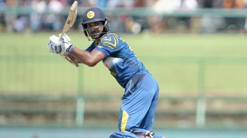 श्रीलंका के कुमार संगकारा इस मामले में दूसरे नंबर पर आते हैं। उन्होंने साल 2000 से लेकर साल 2015 तक क्रिकेट खेला और इस दौरान 404 मैच खेलकर 14234 रन बनाने का काम किया। कुमार संगकारा ने अपने वनडे करियर के दौरान 25 शतक और 93 अर्धशतक लगाए हैं। 
