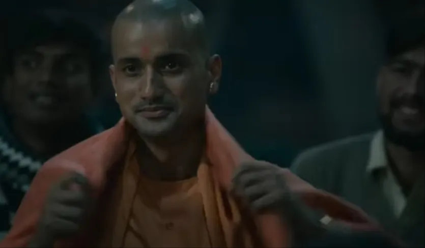 उत्तर प्रदेश की राजनीति पर आधारित इस फिल्म का टीजर बुधवार 2 जुलाई को रिलीज किया जा चुका है। इसके बाद से ही अनंत को सीएम के रूप में देख लोग उनकी जमकर तारीफ कर रहे हैं। अनंत ने 'वर्जिन भास्कर' में एक ईमानदार युवा लेखक की भूमिका निभाई थी, जिसने लोगों का ध्यान खींचा। इसके बाद वह कई सीरीज, टीवी शो और फिल्मों में दिखाई दिए। 2023 में, उन्होंने विक्रांत मैसी की '12वीं फेल' में प्रीतम पांडे की महत्वपूर्ण भूमिका भी निभाई। उत्तर प्रदेश की राजनीति पर आधारित इस फिल्म का टीजर बुधवार 2 जुलाई को रिलीज किया जा चुका है। इसके बाद से ही अनंत को सीएम के रूप में देख लोग उनकी जमकर तारीफ कर रहे हैं। अनंत ने 'वर्जिन भास्कर' में एक ईमानदार युवा लेखक की भूमिका निभाई थी, जिसने लोगों का ध्यान खींचा। इसके बाद वह कई सीरीज, टीवी शो और फिल्मों में दिखाई दिए। 2023 में, उन्होंने विक्रांत मैसी की '12वीं फेल' में प्रीतम पांडे की महत्वपूर्ण भूमिका भी निभाई।