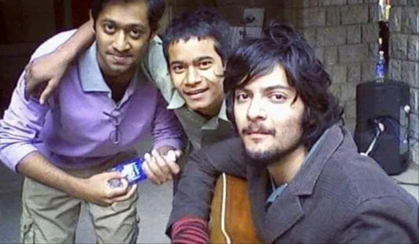 हम आमिर खान की जिस ब्लॉकबस्टर फिल्म की बात कर रहे हैं। उसने न सिर्फ भारत में बल्कि विदेश में भी बॉक्स ऑफिस पर बहुत अच्छा कलेक्शन किया है। इस फिल्म ने निर्माताओं को 400 करोड़ रुपये से ज्यादा का मुनाफा दिलाया था। 16 साल पहले रिलीज हुई यह फिल्म मेकर्स और कास्ट के लिए मील का पत्थर साबित हुई।