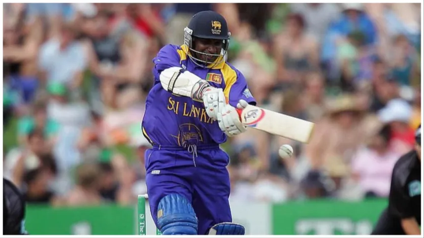 सनथ जयसूर्या का नाम नंबर 5 पर है। जयसूर्या ने साल 1989 से लेकर साल 2011 तक क्रिकेट खेला। इस दौरान 445 मैच खेलकर उन्होंने 13430 रन अपने नाम किए हैं। जयसूर्या ने 28 शतक और 68 अर्धशतक लगाए हैं। 