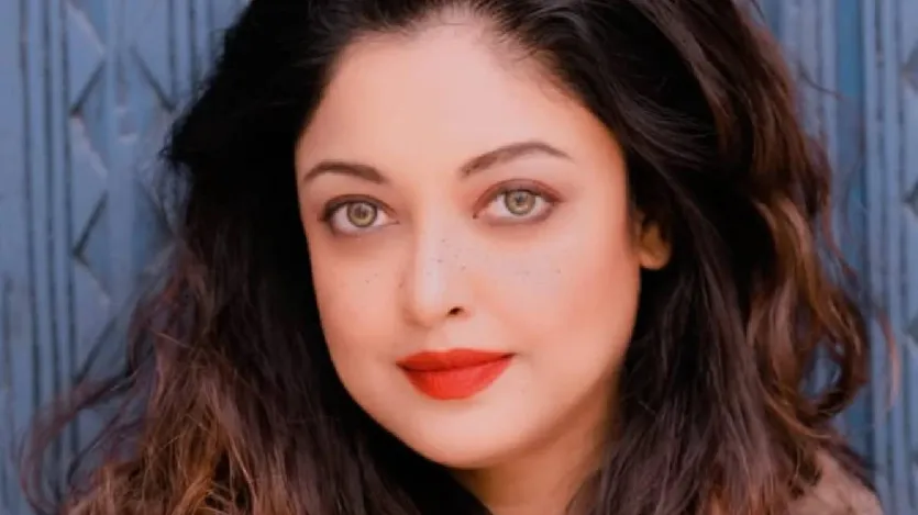 वीडियो के कैप्शन में तनुश्री ने लिखा - 'अगर आपको कोई इतना परेशान कर दे कि आपकी मानसिक सेहत पर  इसका असर हो रहा है तो फिर उस खाने को ज्यादा अटेंशन दीजिए जो आप खा रहे हैं, क्योंकि भोजन ही दवा है। मेरी डाइट बहुत ही थॉटफुल और आयुर्वेद पर बेस्ड है, मतलब मैं अपने खाने को दवाई की तरह खाती हूं। इसलिए कोशिश करती हूं कि हालात चाहे जैसे भी हों, मैं फिट और फोकस्ड रहूं।'