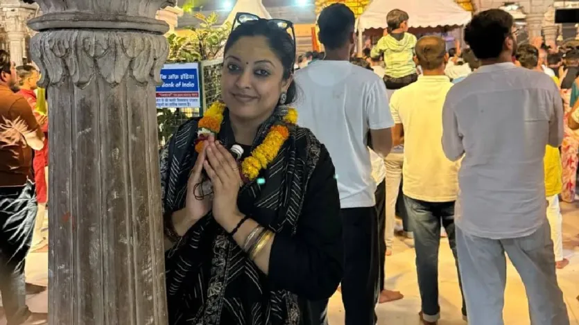 'मुझे आज ये आपसे शेयर करे की प्रेरणा मिली। तो मैंने आज सात बजे तक सावन का व्रत रखा और फिर डिनर के लिए मटन के साथ हाई न्यूट्रिशन वाली काली दाल और चावल बनाया। धार्मिक व्रत बहुत सख्त नहीं होने चाहिए। अपना आहार शरीर की जरूरत के अनुसार बदला जा सकता है। मेरे लिए यही तरीका बेस्ट है, फास्टिंग भी हो जाती है और फास्टिंग से मेंटल स्ट्रेंथ भी बिल्ड होता है।'