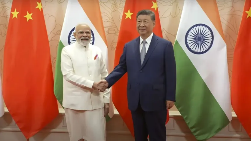 एससीओ शिखर सम्मेलन से इतर प्रधानमंत्री नरेंद्र मोदी और चीन के राष्ट्रपति शी जिनपिंग के बीच द्विपक्षीय वार्ता हुई। इस दौरान सीमा पर शांति, स्थिरता, व्यापार को लेकर अहम सहमति बनी। एससीओ शिखर सम्मेलन से इतर प्रधानमंत्री नरेंद्र मोदी और चीन के राष्ट्रपति शी जिनपिंग के बीच द्विपक्षीय वार्ता हुई। इस दौरान सीमा पर शांति, स्थिरता, व्यापार को लेकर अहम सहमति बनी।