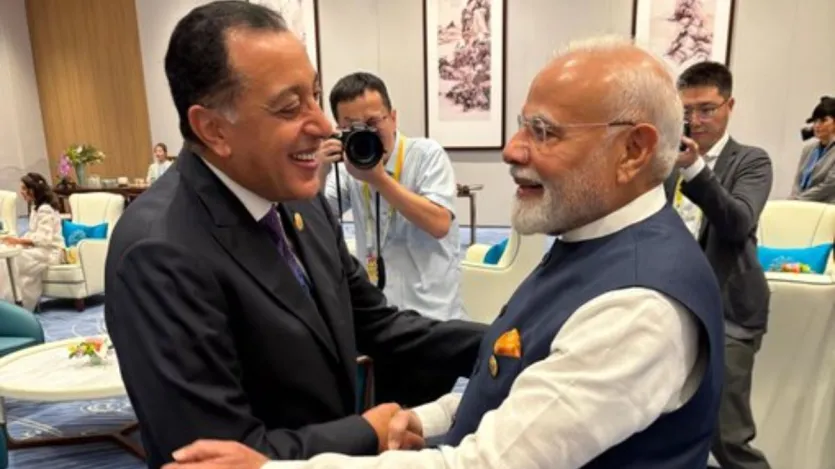 पीएम मोदी ने एससीओ शिखर सम्मेलन के दौरान मिस्र के प्रधानमंत्री मोस्तफा मदबोली से मुलाकात की। पीएम ने कुछ वर्ष पहले की अपनी मिस्र यात्रा को स्नेहपूर्वक याद किया। उन्होंने कहा- भारत-मिस्र मित्रता लगातार प्रगति की नई ऊंचाइयों को छू रही है! पीएम मोदी ने एससीओ शिखर सम्मेलन के दौरान मिस्र के प्रधानमंत्री मोस्तफा मदबोली से मुलाकात की। पीएम ने कुछ वर्ष पहले की अपनी मिस्र यात्रा को स्नेहपूर्वक याद किया। उन्होंने कहा- भारत-मिस्र मित्रता लगातार प्रगति की नई ऊंचाइयों को छू रही है!