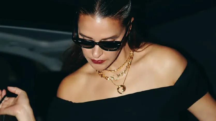 एक्ट्रेस ने लिखा- 'मैंने अपने रूटीन में बड़ा बदलाव किया। डाइट शुरू हुई, बिना चीनी, बिना ग्लूटेन के, जल्दी खाना और 14 घंटे तक खाने से ब्रेक लेना। और यह सब एक बार फिर स्टाइलिस्टों और डिजाइनरों के साथ असफल फिटिंग और काम पर हल्के-फुल्के रिजेक्शन के साथ हुआ।'