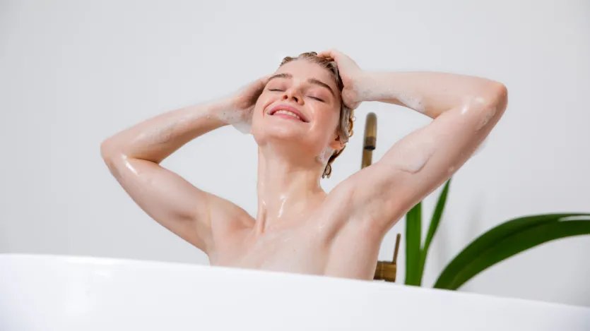 जो लोग जिम या एक्सरसाइज ज्यादा करते हैं उन्हें सॉल्ट बाथ लेने से फायदा मिलता है। इससे मांसपेशियों को आराम मिलता है। बाथ सॉल्ट तनावग्रस्त मांसपेशियों को रिलेक्स करता है और दर्द को कम करने के लिए जाना जाता है।