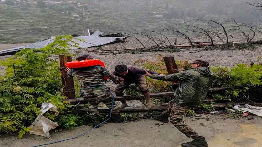 हरिद्वार से भाजपा सांसद त्रिवेंद्र सिंह ने उत्तरकाशी में बादल फटने और अचानक आई बाढ़ को एक हरिद्वार से भाजपा सांसद त्रिवेंद्र सिंह ने उत्तरकाशी में बादल फटने और अचानक आई बाढ़ को एक