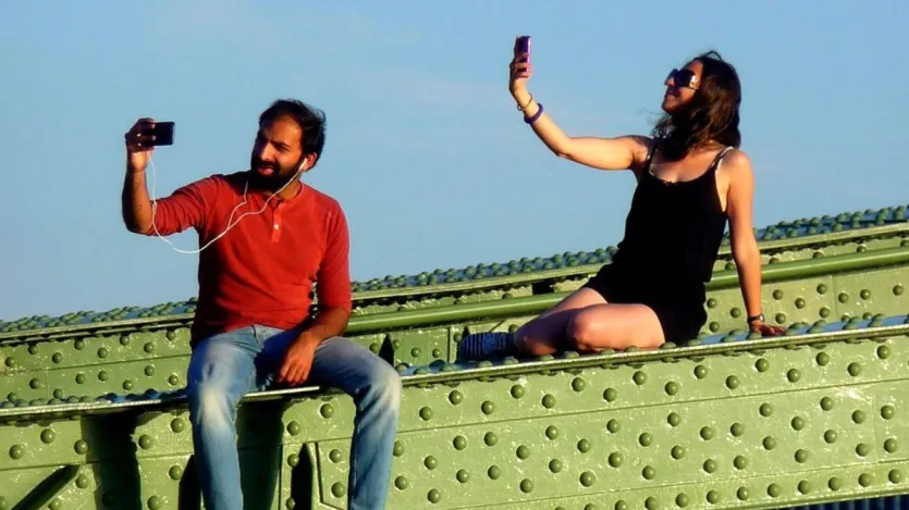 08 | यूनाइटेड किंगडम यानी कि ब्रिटेन इस लिस्ट में आठवें नंबर पर है। इस यूरोपीय देश में सेल्फी लेने के दौरान 13 लोग हादसे का शिकार हो गए जिनमें ज्यादातर को अपनी जान से हाथ धोना पड़ा। 08 | यूनाइटेड किंगडम यानी कि ब्रिटेन इस लिस्ट में आठवें नंबर पर है। इस यूरोपीय देश में सेल्फी लेने के दौरान 13 लोग हादसे का शिकार हो गए जिनमें ज्यादातर को अपनी जान से हाथ धोना पड़ा।