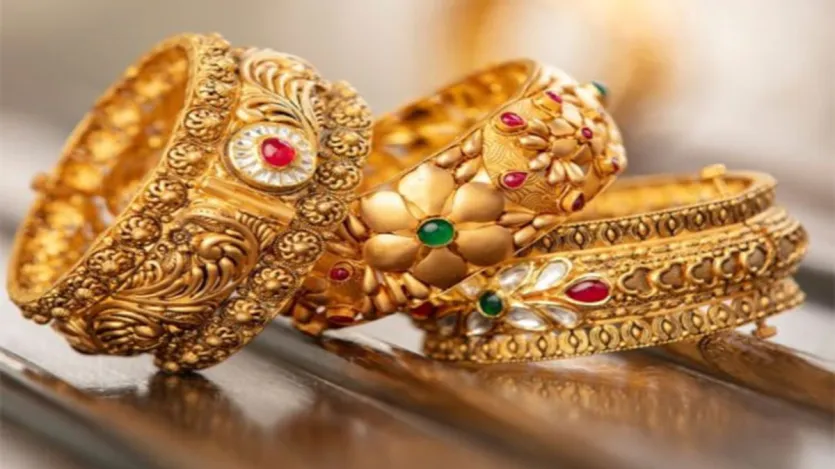 स्वर्ण भंडार की बात करें तो इस मामले में दूसरे नंबर पर जो देश है उसका नाम है जर्मनी, जिसके पास 3351 टन सोना है। स्वर्ण भंडार की बात करें तो इस मामले में दूसरे नंबर पर जो देश है उसका नाम है जर्मनी, जिसके पास 3351 टन सोना है।