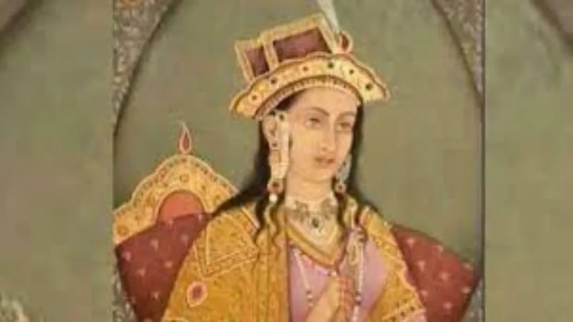 गुलबदन बेगम मुगल बादशाह बाबर की बेटी थीं और बाबर के बेटे हुमायूं की सौतेली बहन थीं, इतना ही नहीं, उनके पोते अकबर की बुआ थीं। तीन पीढ़ियों की गवाह रहीं गुलबदन इतिहासकार थीं, कवियित्री भी थीं। 
