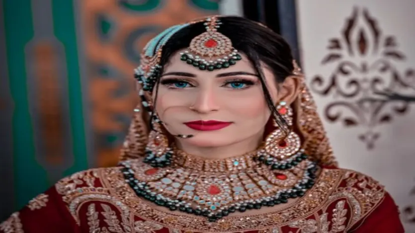 अकबर के सुल्तान बनने के बाद गुलबदन बेगम फतेहपुर सीकरी के नए किले में रहने लगी थीं। उनका निवास बादशाह अकबर के आसपास ही रहता था। 