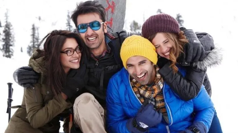 नैना, बन्नी, अदिति और अवि की दोस्ती जिंदगी के दो ऐसे दौर से गुजरती है, जहां इनके बीच की दोस्ती खूबसूरती से विकसित होती है। दो सफर के जरिए। यह फिल्म दिखाती है कि असली दोस्ती समय, करियर, प्यार और पर्सनल ग्रोथ के साथ कैसे बदलती और टिकती है। नैना, बन्नी, अदिति और अवि की दोस्ती जिंदगी के दो ऐसे दौर से गुजरती है, जहां इनके बीच की दोस्ती खूबसूरती से विकसित होती है। दो सफर के जरिए। यह फिल्म दिखाती है कि असली दोस्ती समय, करियर, प्यार और पर्सनल ग्रोथ के साथ कैसे बदलती और टिकती है।