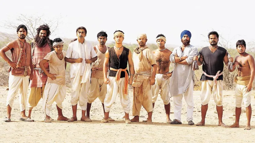 आमिर खान – लगान (2001): आमिर खान की फिल्म 'लगान' ने इतिहास, खेल और सिनेमा को एक साथ मिला दिया। फिल्म में भुवन के किरदार में आमिर ने अपने गांव वालों को क्रिकेट के जरिए अंग्रेजों के खिलाफ एकजुट किया। इस फिल्म ने अंग्रेजों संग संघर्ष को एक दिलचस्प स्पोर्ट्स ड्रामा में बदल दिया था। बता दें कि इस फिल्म ने ऑस्कर नॉमिनेशन में भी अपनी जगह बनाई थी। आमिर खान – लगान (2001): आमिर खान की फिल्म 'लगान' ने इतिहास, खेल और सिनेमा को एक साथ मिला दिया। फिल्म में भुवन के किरदार में आमिर ने अपने गांव वालों को क्रिकेट के जरिए अंग्रेजों के खिलाफ एकजुट किया। इस फिल्म ने अंग्रेजों संग संघर्ष को एक दिलचस्प स्पोर्ट्स ड्रामा में बदल दिया था। बता दें कि इस फिल्म ने ऑस्कर नॉमिनेशन में भी अपनी जगह बनाई थी।